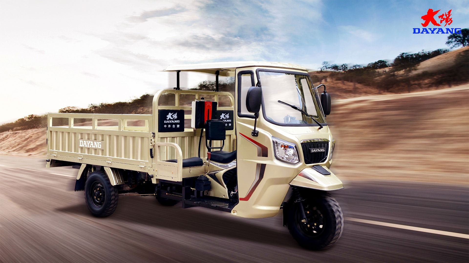 Powerful engine Semi closed gas cabin tricycle